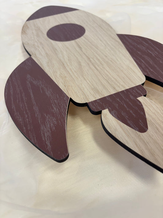 Børnelampe - Udskåret Raket - 32x31 cm